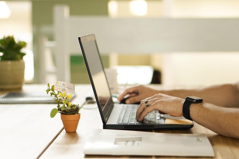 Home Visualisatie van het gecertificeerde dataverwijdering proces met wiping-algoritmes en compliance-certificering voor veilige I